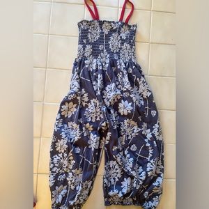 Girls adorable romper. Burts Bees.